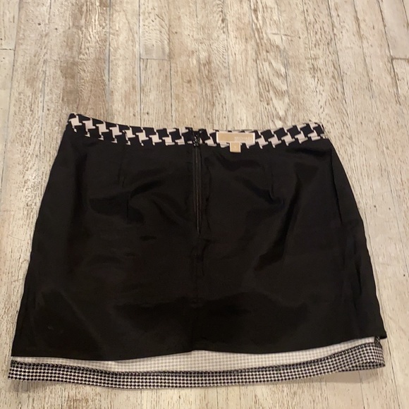 Michael Kors Houndstooth A Line Mini Skirt Size 10 GC - Picture 3 of 7